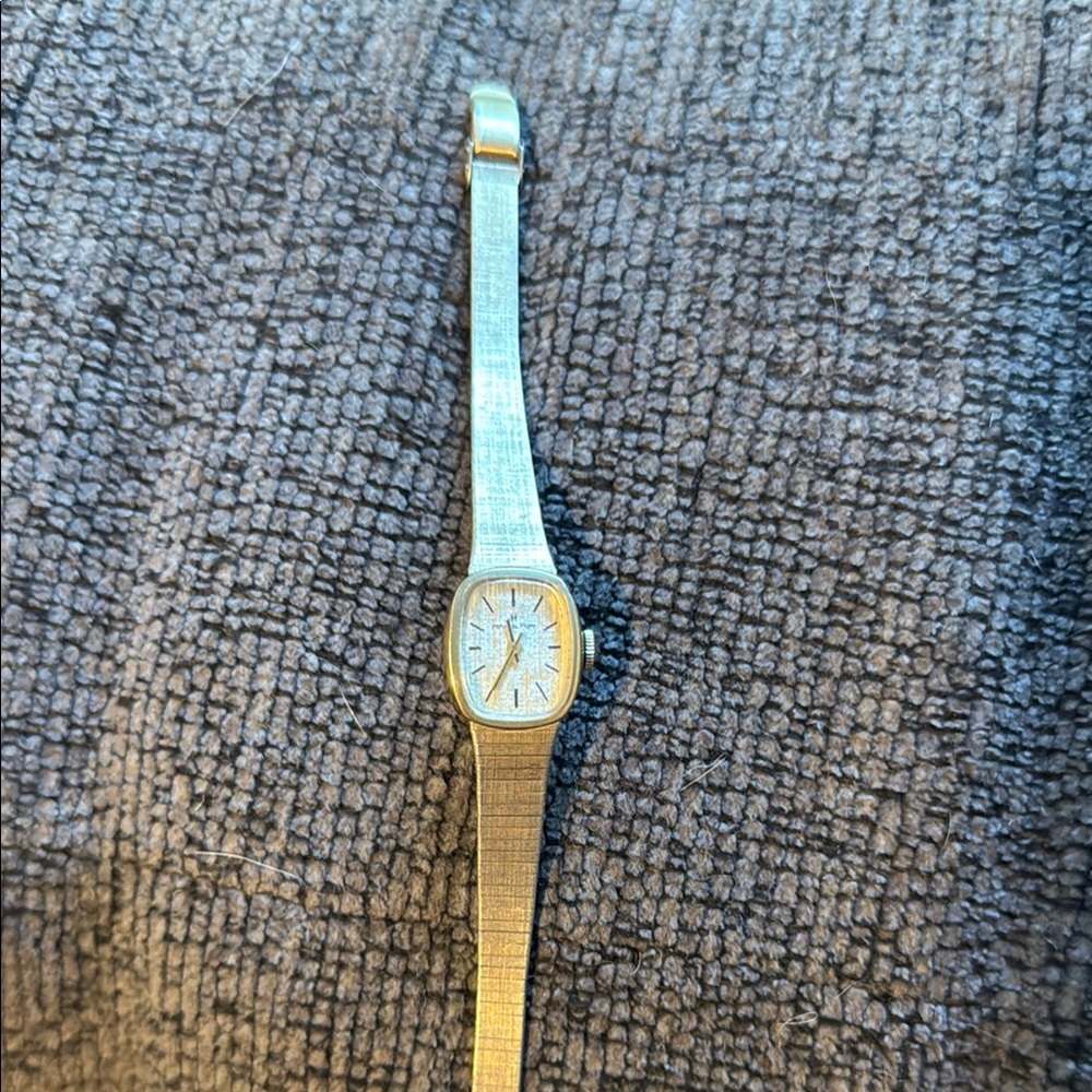 Hamilton Gold Women's Watch - Picture 2 of 6